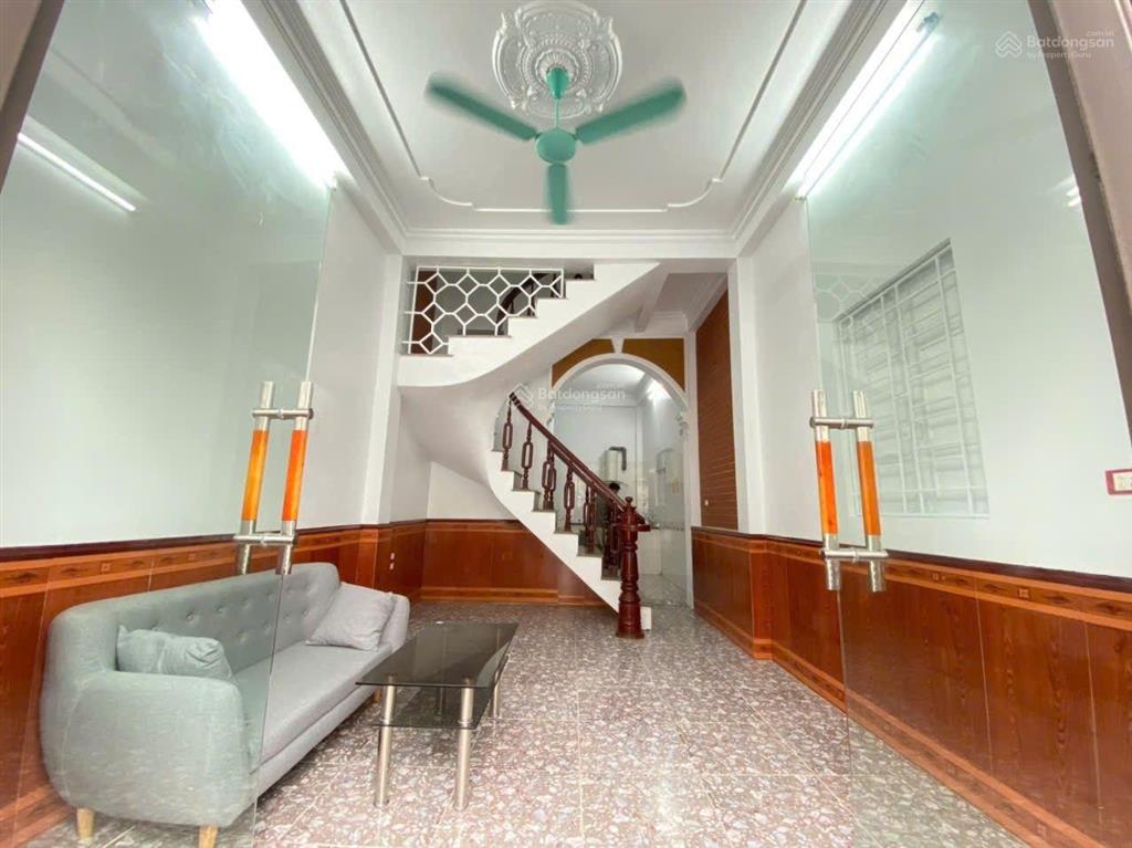 Bán nhà rẻ 3 tầng nguyên khê cách 50m ra đường trục chính, cách 150m ra đường ql3 đường thông