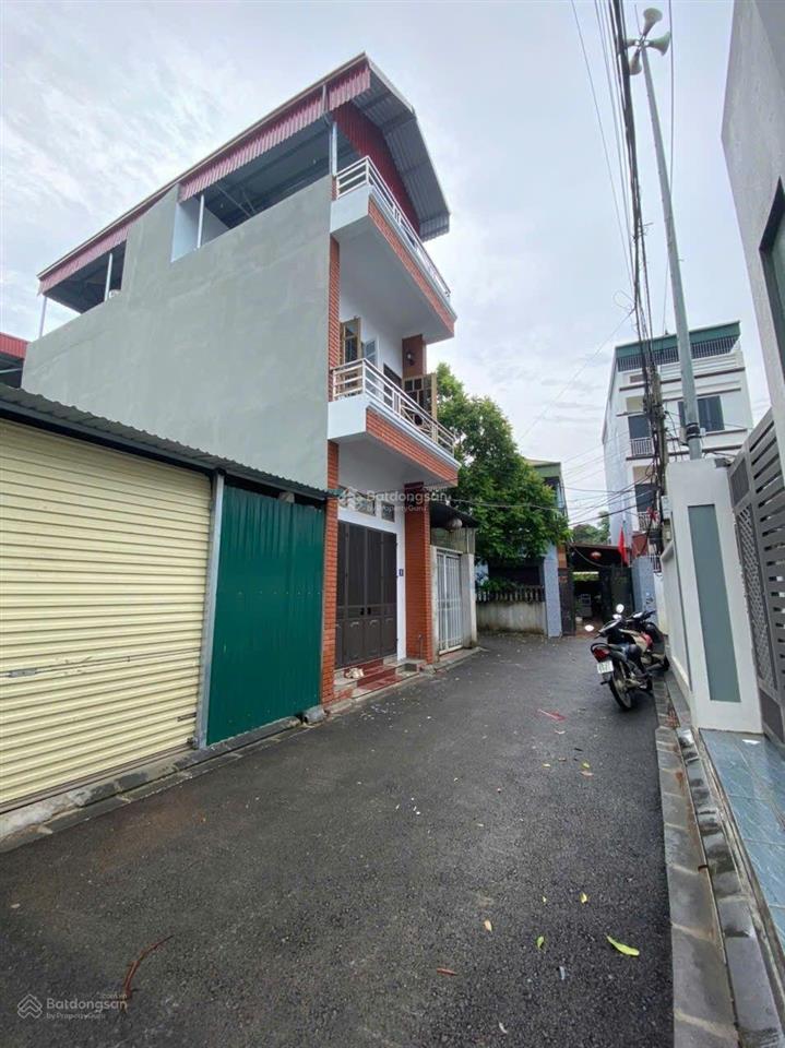 Bán nhà rẻ 3 tầng nguyên khê cách 50m ra đường trục chính, cách 150m ra đường ql3 đường thông