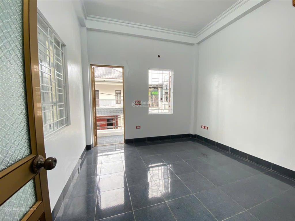 Bán nhà rẻ 3 tầng nguyên khê cách 50m ra đường trục chính, cách 150m ra đường ql3 đường thông