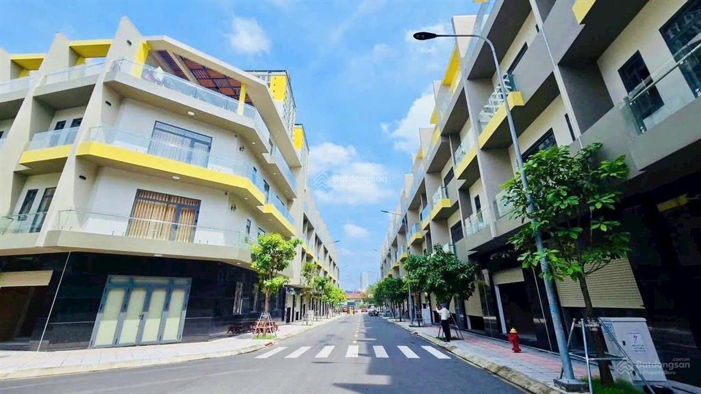 Bán nhà mặt phố bcons uni valley, 7,7 tỷ/ 211 m2, phường đông hòa, dĩ an, bình dương