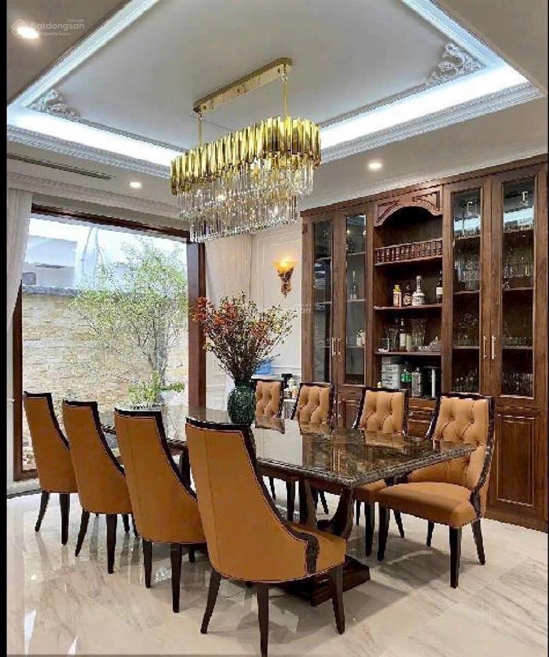 Biệt thự ciputra tây hồ, hà nội. mặt đường đôi. 180m2, 4 nổi, 1 hầm thang máy, nội thất xịn, 92 tỷ