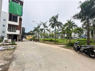 Tđc ngọc thuỵ bà con ơi lâu lâu mới có mảnh 32m2 e săn đc cho các bác đây. ib e ngay đi xem đất ạh
