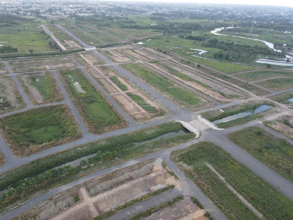 Cần bán lô đất 80m2 đối diện công viên, trường học giá 1.36 tỷ ,  0978 782 ***