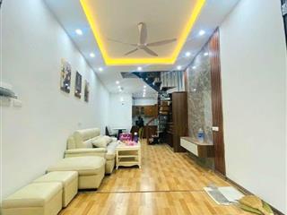 Bán gấp nhà văn la ô tô đỗ cửa. gần ga tàu điện trên cao. full nội thất cao cấp
