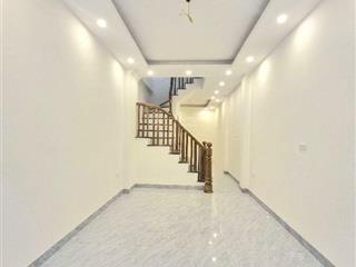 Bán nhà phú lương 6 phòng ngủ. 10m.ra oto tránh . giá tốt nhất khu vực.