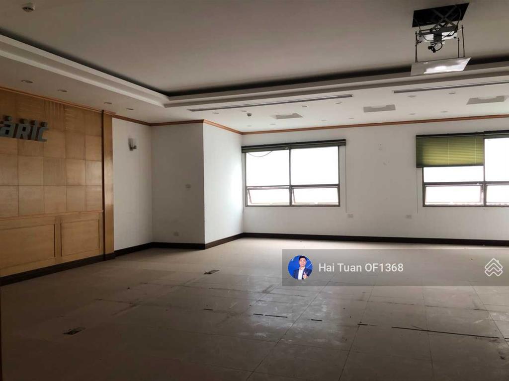Tôi cần chuyển nhượng 1000m2 sàn văn phòng tại tòa nhà lớn, mặt phố trần phú, quận hà đông