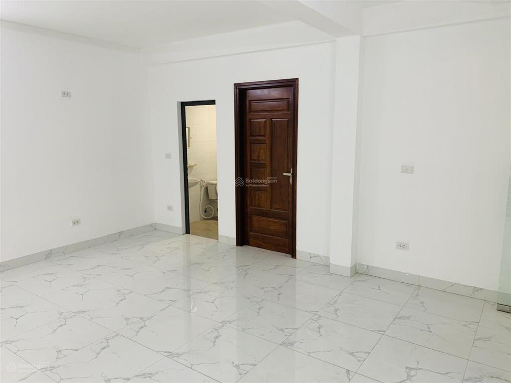 Cho thuê mbkd, kho, ki ốt tại 143 nguyễn chính, hoàng mai, ô tô đỗ cửa