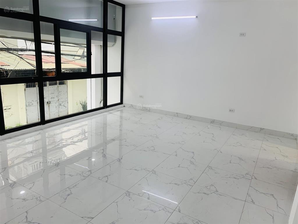 Cho thuê mbkd, kho, ki ốt tại 143 nguyễn chính, hoàng mai, ô tô đỗ cửa