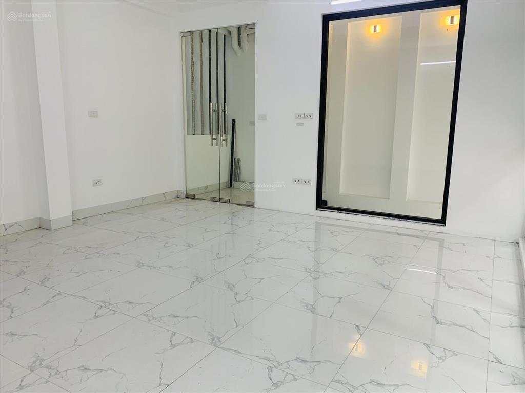 Cho thuê mbkd, kho, ki ốt tại 143 nguyễn chính, hoàng mai, ô tô đỗ cửa