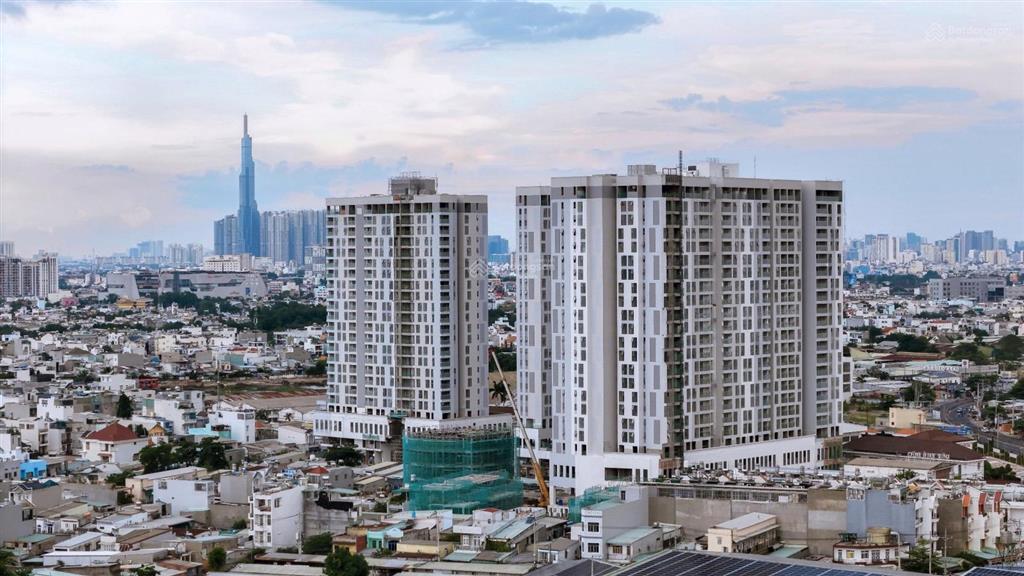 Căn 2pn  76m2 urban green giá chỉ 4,4 tỷ. bao mọi thuế phí. tầng cao view q1. alo em nhâm gửi căn