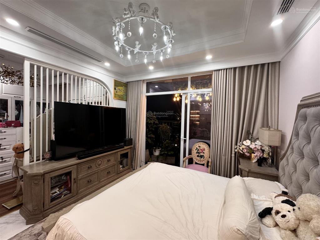 Cho thuê căn 3pn 140m2 tầng cao thoáng  view đẹp, cc green diamond 93 , giá 2xtr.  0931 318 ***