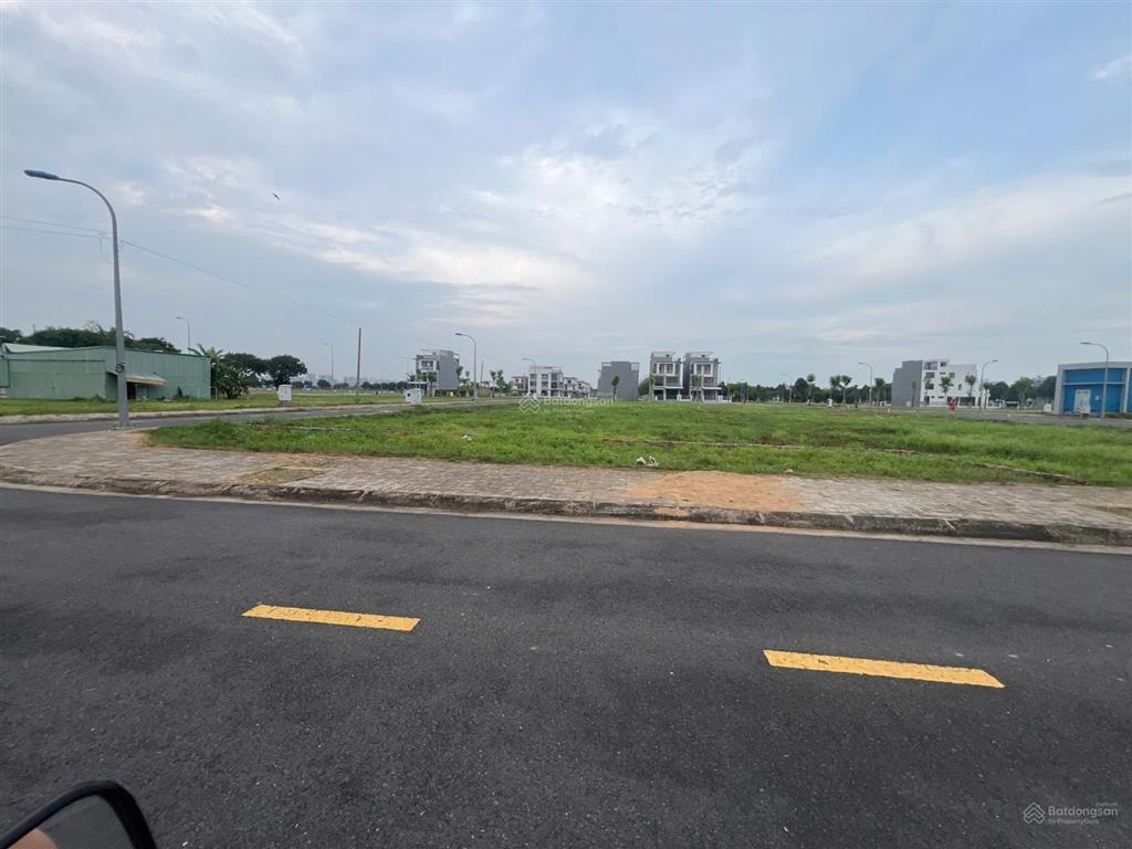 Đón đầu ga metro thủ thiêm long thành chuẩn bị thi công, đất q9 (cũ) giá tốt, sổ riêng.