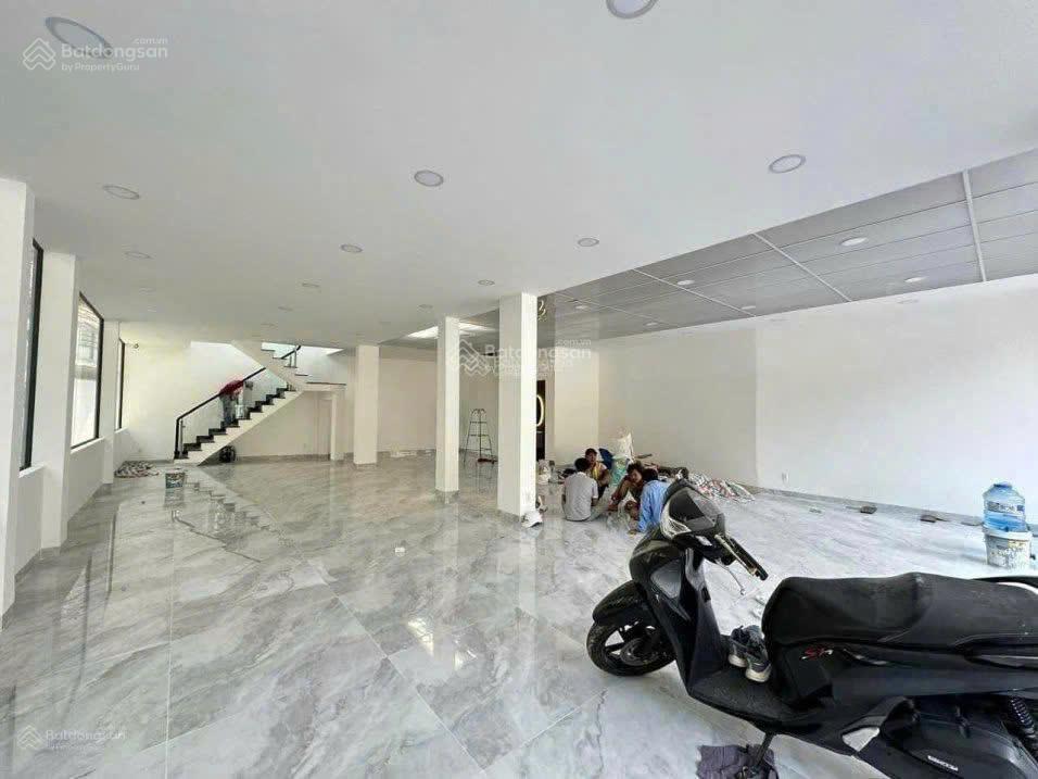 Bán góc 2mtkd thạch thị thanh, phường tân định  ngang 9.52m  chỉ 445tr/m2  dtkv 150m2