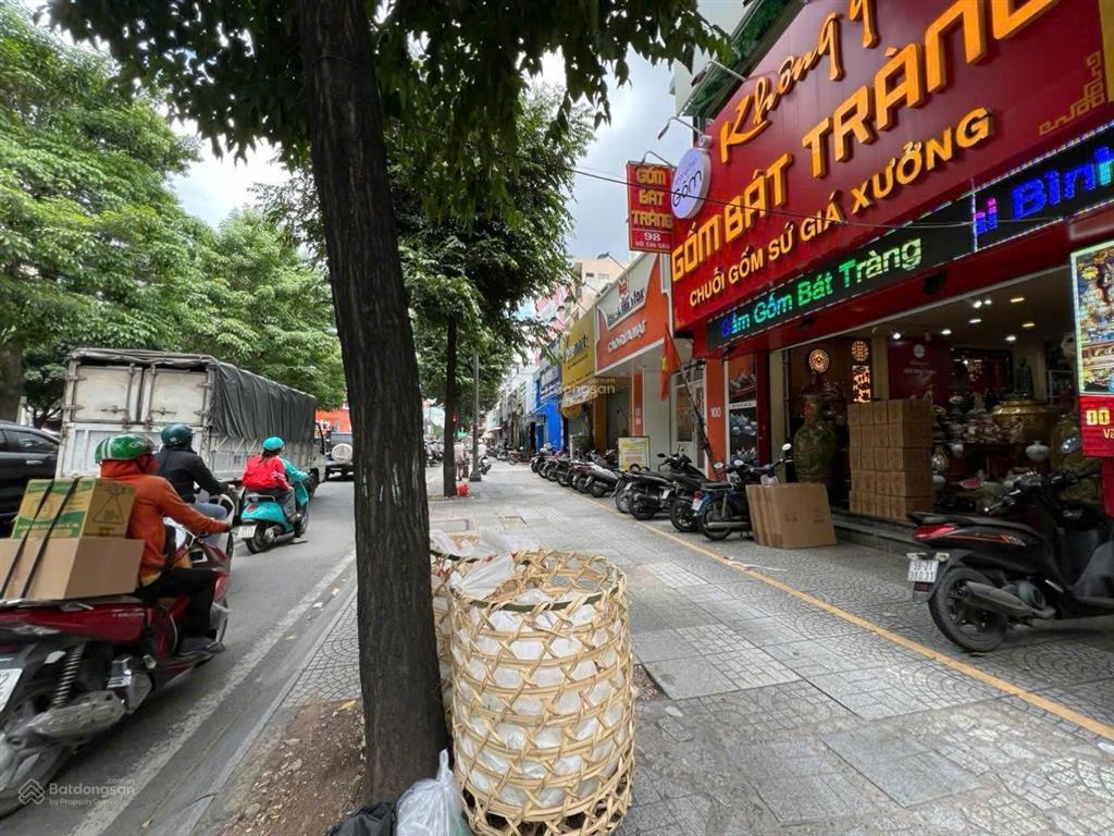 Bán góc 2mtkd võ thị sáu phường tân định, ngay hai bà trưng, ngang 9,8m chỉ 388tr/m2