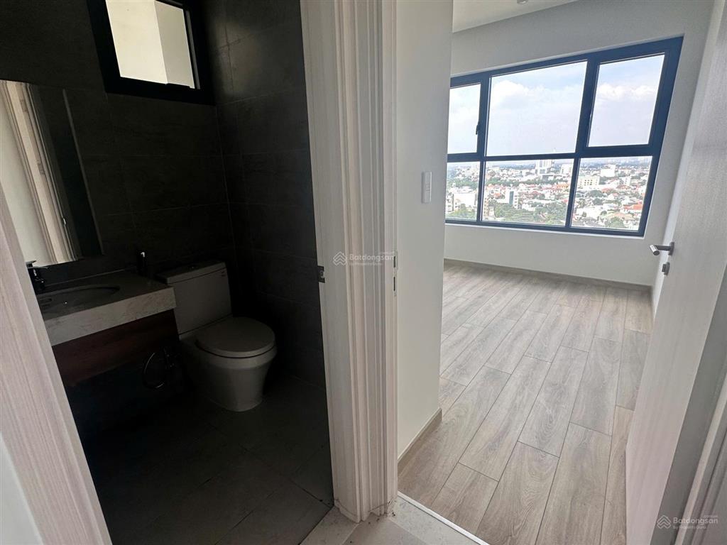 Căn góc 75m2 mới tinh  tầng cao view đẹp compass one hướng mát  bán gấp gặp chính chủ chốt cọc