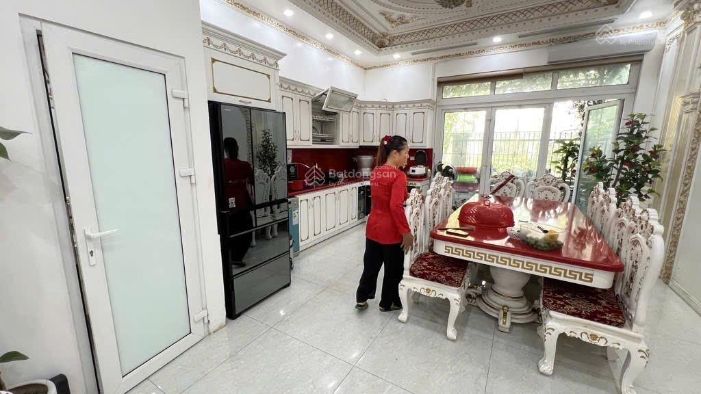 Bán biệt thự hai mặt tiền siêu đẹp  153m2. mặt tiền 10m. nội thất sang trọng. giá đầu tư