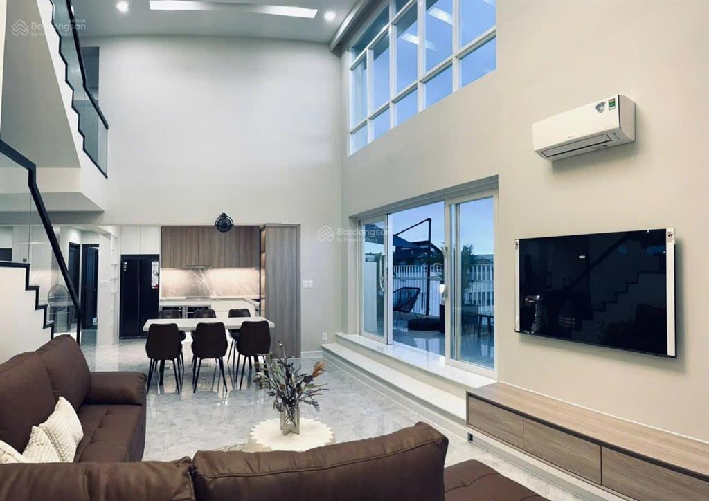 Bán penhouse 303m2 4pn sky garden 3 trung tâm phú mỹ hưng royal school nhà nội thất mới có sổ
