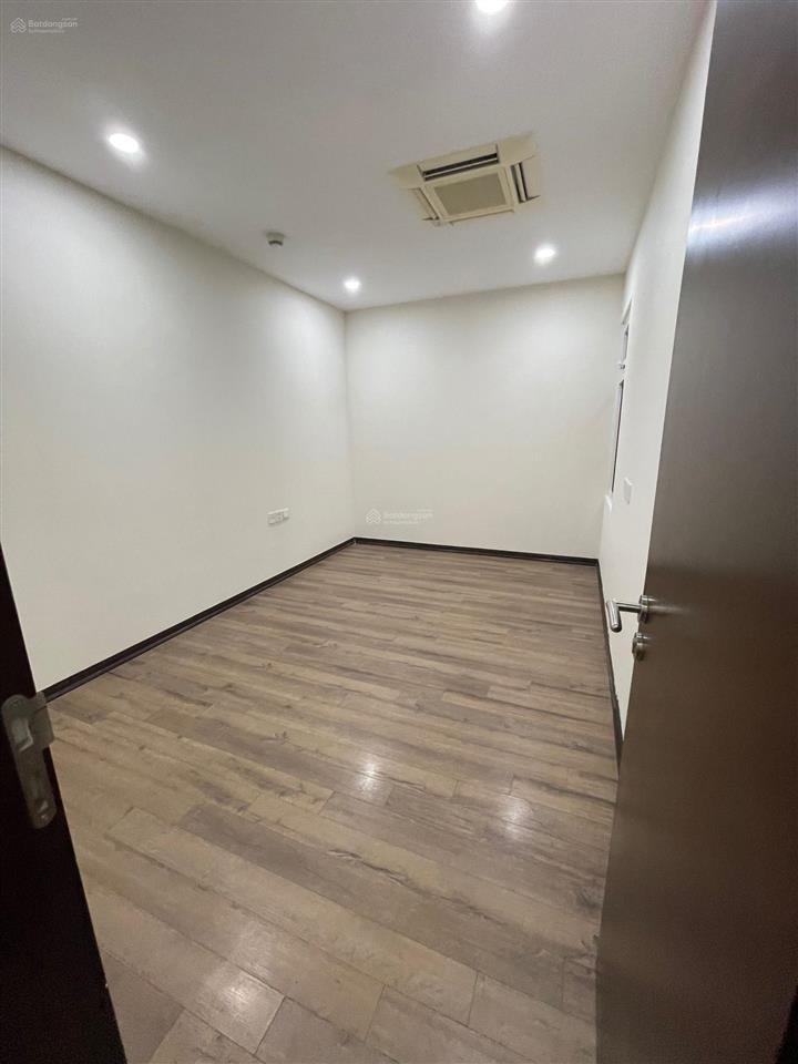 Chính chủ bán cắt lỗ căn 2 phòng ngủ 70m2 view sông hoà bình green city.  0988 835 ***