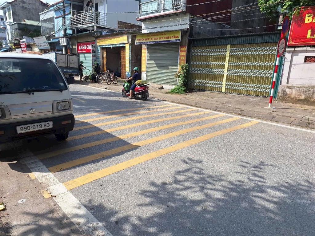 Cho thuê nhà tôn 150m2 mặt đường kinh doanh thạch bàn, long biên giá 12 triệu/tháng