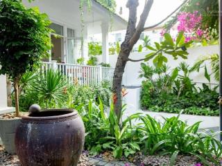 Villa đẳng cấp 5* biển mỹ khê dt300m2 ngang 15m mt nguyễn hữu thông giá chỉ 4x tỉ  0945 336 ***