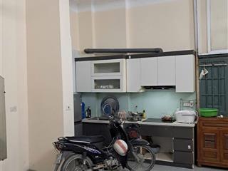 Cho thuê nhà nguyên căn ngõ 262 Nguyễn Trãi, 38m2 x 2.5 tầng, 2 ngủ, 8 Triệu KD onl ở gđ