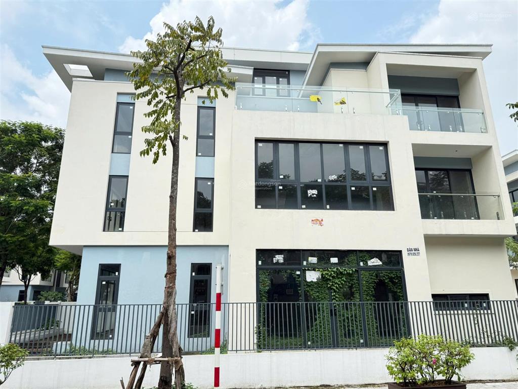 Siêu biệt thự góc 243.6m² đất 3 mặt tiền thoáng đẹp, thanh toán sớm 82 tỷ tại kđt mới dương nội