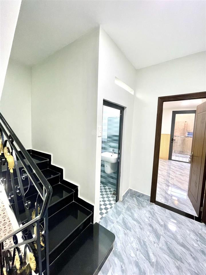 Nhà mới 4pn, 3 tầng 42m, hẻm thông dương bá trạc quận 8 chỉ 5,5 tỷ dọn vào ở ngay.xem nhanh