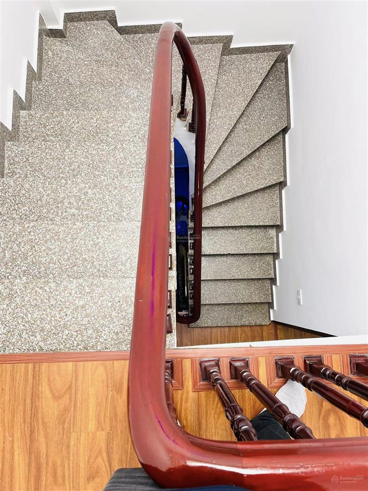 Cho thuê nguyên căn hộ gia đình xuân đỉnh 35m2x3t với 3pn giá 8tr/th