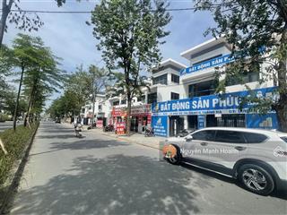 Bán nhà biệt thự mặt tiền 15m với 3.5 tầng nổi, 1 tầng hầm tại kdt thanh hà, nhận nhà ngay.