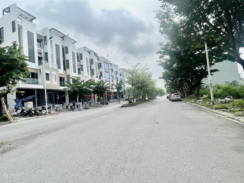 Bán nhà 5 tầng 75m2 mặt tiền 5m chờ thang máy giá chỉ 11 tỷ kđt thanh hà