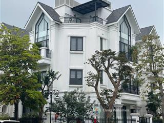 Cần bán biệt thự đơn lập gócgần hồ357m2, mặt tiền cong 35 m, thang máy, vị trí siêu đẹp !!!