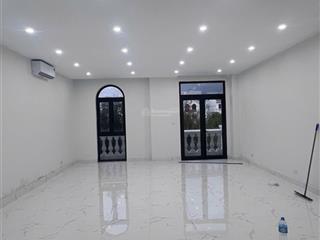 Cho thuê shophouse 100 m2 x 5 tầng, thông sàn, có thang máy, gần vincom, giá 35 tr