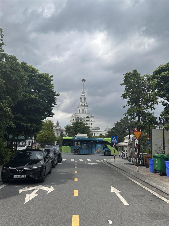 Cực hiếm! bt san hô 150m2, hoàn thiện, thang máy, gần hồ, giá tốt 36 tỷ!