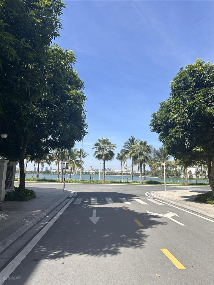 Cực hiếm! bt san hô 150m2, hoàn thiện, thang máy, gần hồ, giá tốt 36 tỷ!