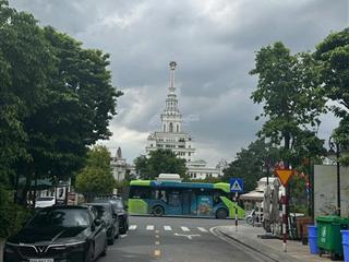 Biệt thự song lập 150 m2, xây dựng lớn 77 m2, gần quảng trường giá tốt 32 tỷ