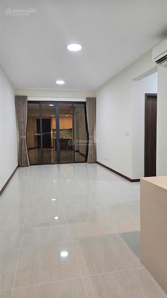 Cho thuê căn 2pn nội thất cơ bản one verandah, tầng cao view sông thoáng mát 18 triệu/tháng