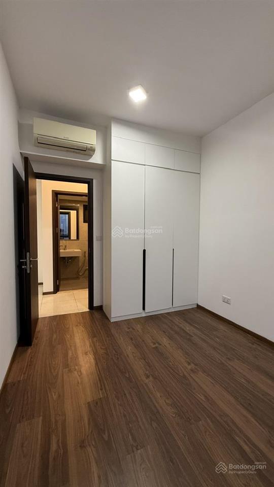 Cho thuê căn 2pn nội thất cơ bản one verandah, tầng cao view sông thoáng mát 18 triệu/tháng