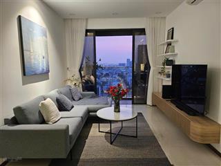 Đã có sổ hồng, bán căn góc 2pn full nội thất đẹp, tầng cao one verandah