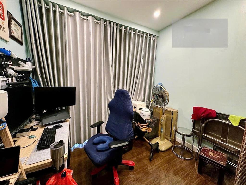 Đã có sổ hồng, bán căn góc 3pn full nội thất  tháp trung tâm, view hướng mát  the sun avenue q2