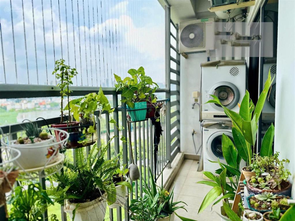 Đã có sổ hồng, bán căn góc 3pn full nội thất  tháp trung tâm, view hướng mát  the sun avenue q2