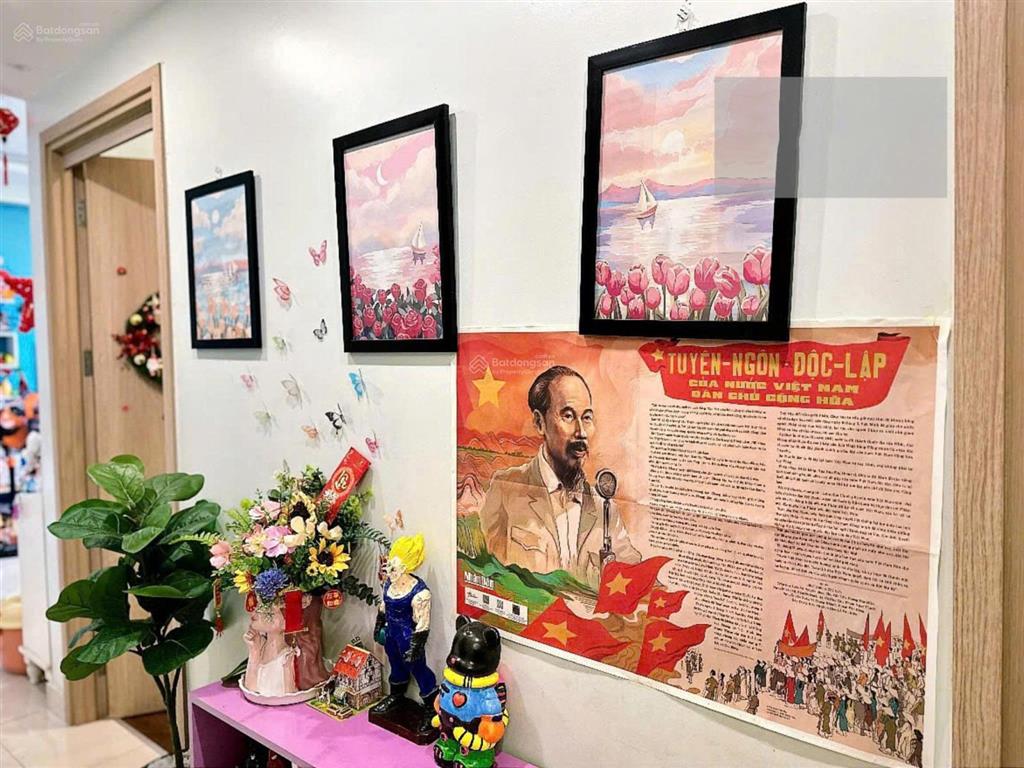 Đã có sổ hồng, bán căn góc 3pn full nội thất  tháp trung tâm, view hướng mát  the sun avenue q2