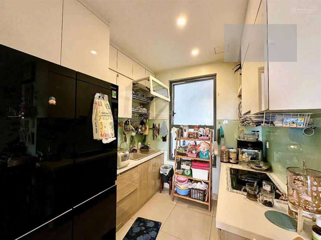 Đã có sổ hồng, bán căn góc 3pn full nội thất  tháp trung tâm, view hướng mát  the sun avenue q2