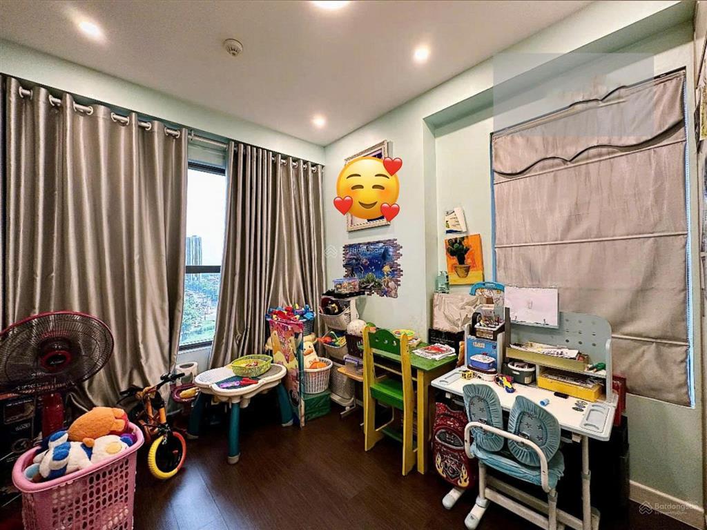 Đã có sổ hồng, bán căn góc 3pn full nội thất  tháp trung tâm, view hướng mát  the sun avenue q2