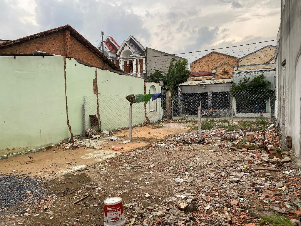 Bán Đất  Ngộp  Giá Tốt Nhất Khu Vực. Thổ Cư, Xây Dựng Tự Do. Chỉ 1Tỷ 450tr