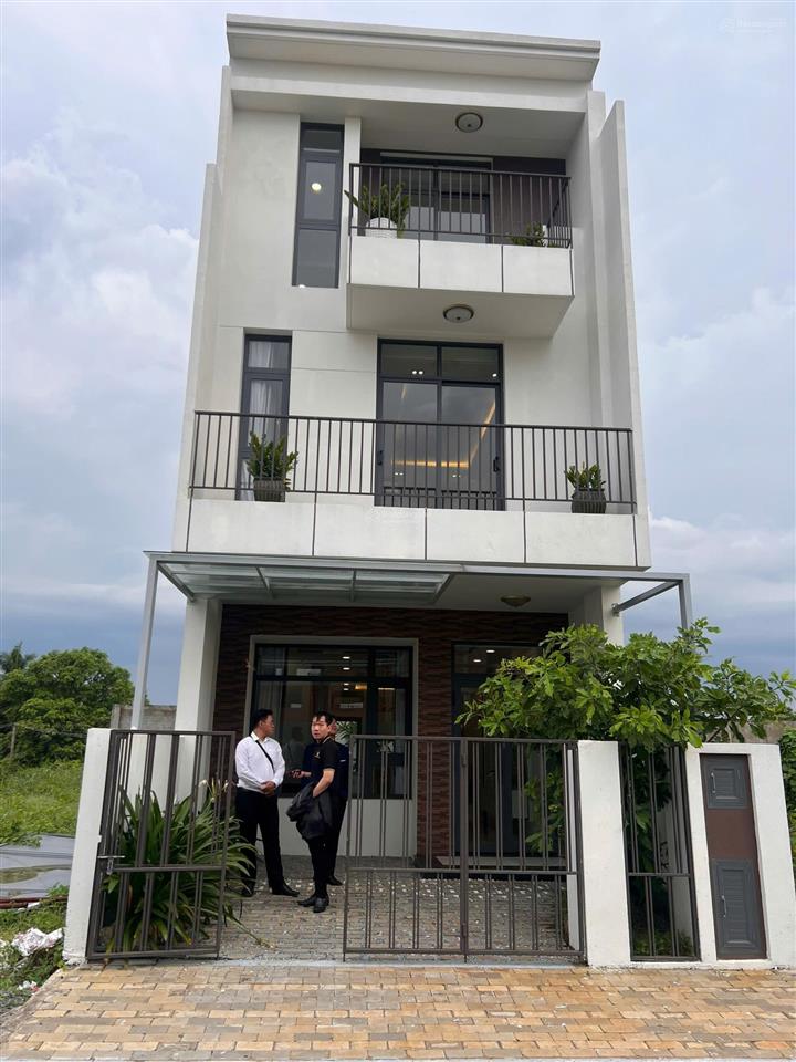 Chính chủ bán gấp căn nhà cách chợ bình chánh 2km, mặt tiền đường, giá 3ty6 0905607***