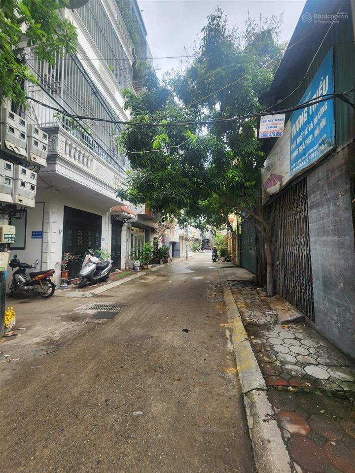 Phân lô ô tô tránh chạy vòng quanh, vỉa hè hai bên, mặt tiền bề thế