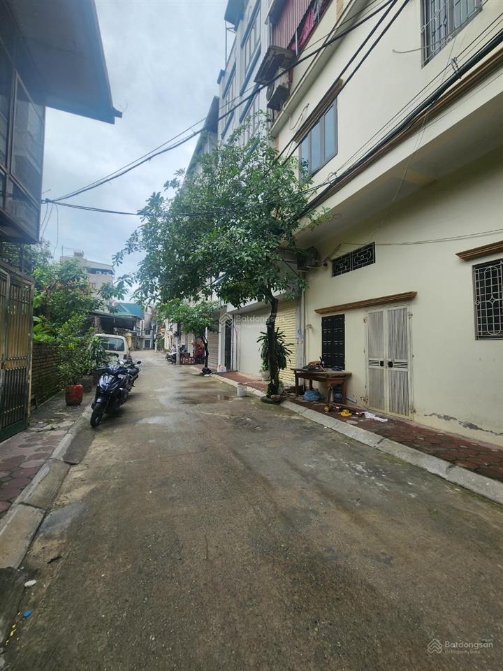 Phân lô ô tô tránh chạy vòng quanh, vỉa hè hai bên, mặt tiền bề thế