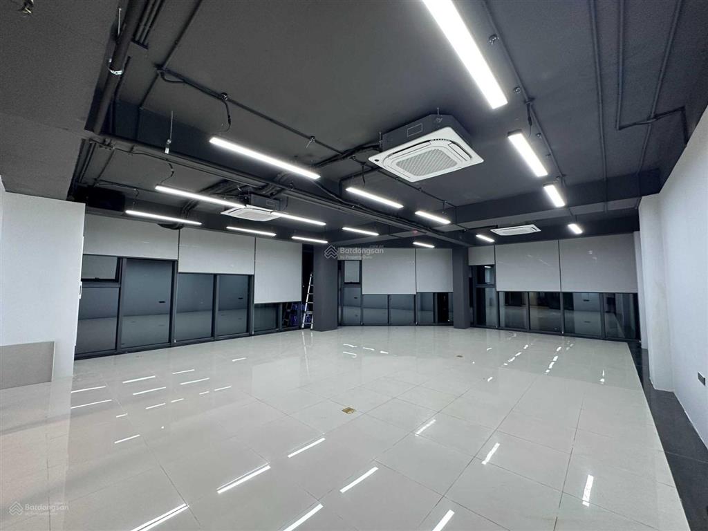 Cho thuê văn phòng 75 nguyễn xiển diện tích 70m2 giá 9tr khách nhượng