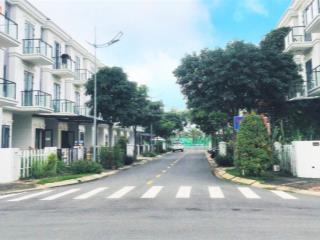 Cần bán nhà phố liền kề 5x17,7 nhà 1 trệt 2 lầu .