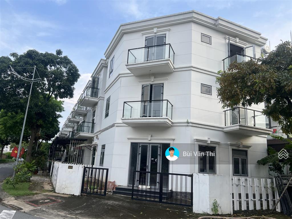 Chính chủ gửi bán căn góc 2 mặt tiền .